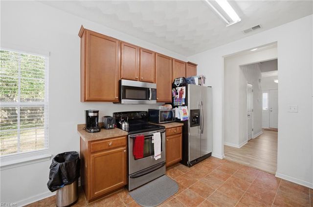 2562 Golden Maple DR, Suffolk, VA 23434