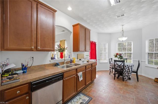 2562 Golden Maple DR, Suffolk, VA 23434