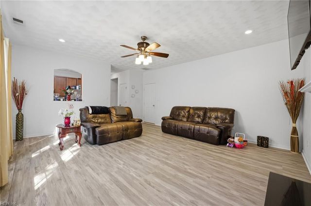 2562 Golden Maple DR, Suffolk, VA 23434