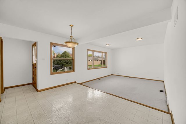 10916 Kingston Street, Westchester, IL 60154