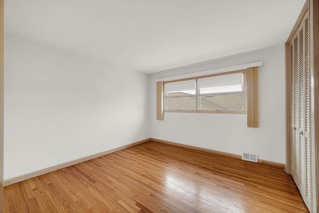 10916 Kingston Street, Westchester, IL 60154