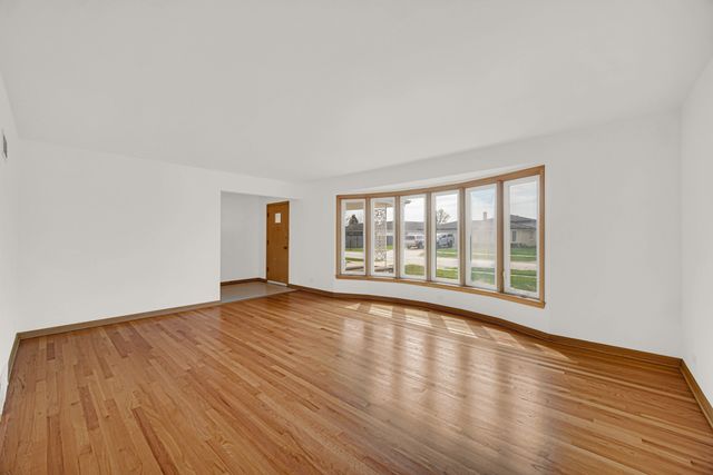 10916 Kingston Street, Westchester, IL 60154