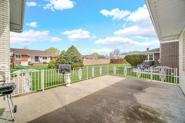 10916 Kingston Street, Westchester, IL 60154