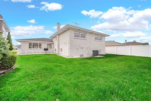 10916 Kingston Street, Westchester, IL 60154