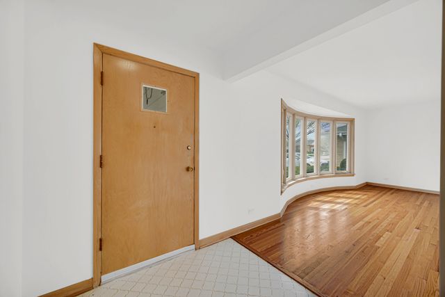 10916 Kingston Street, Westchester, IL 60154