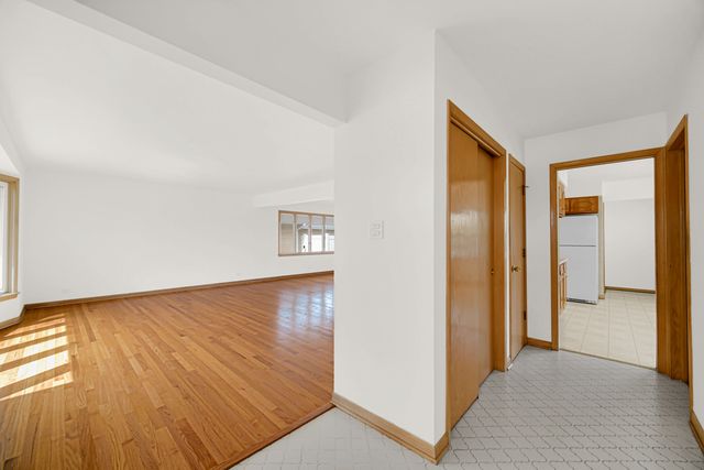 10916 Kingston Street, Westchester, IL 60154