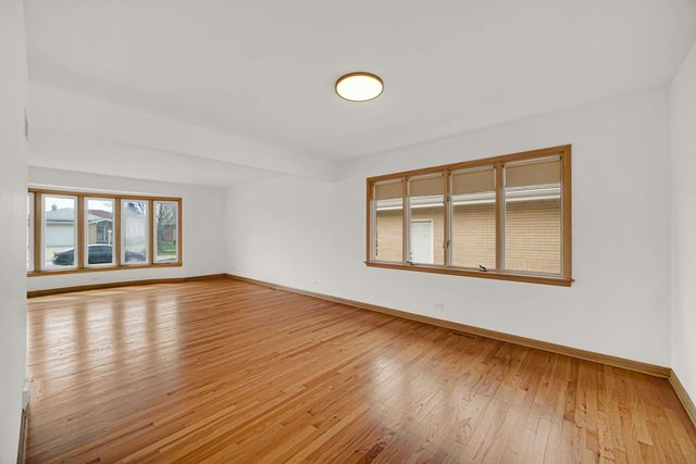 10916 Kingston Street, Westchester, IL 60154