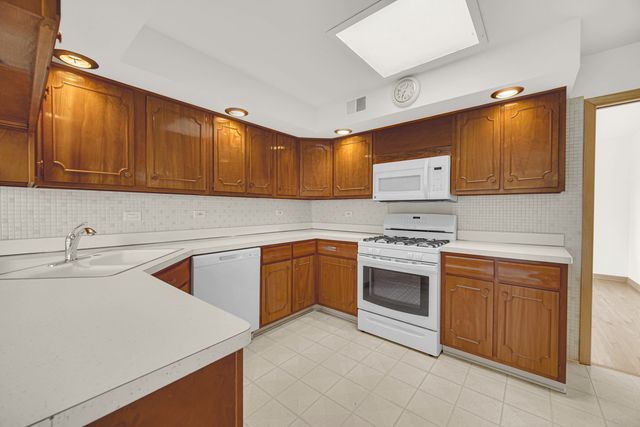 10916 Kingston Street, Westchester, IL 60154