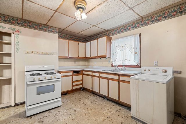 192 Lexington St, Boston, MA 02128