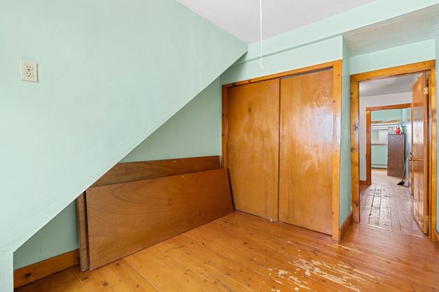 192 Lexington St, Boston, MA 02128