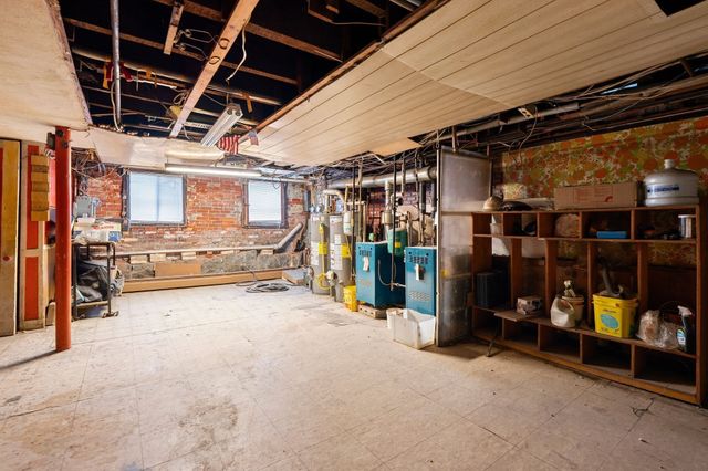192 Lexington St, Boston, MA 02128