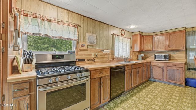115 May Avenue, Caroga Lake, NY 12032