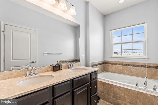 1265 ELDERSLIE LN, York, PA 17403