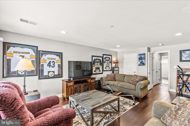 1265 ELDERSLIE LN, York, PA 17403