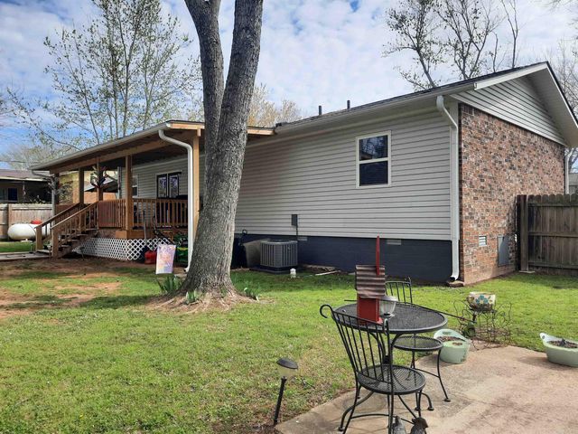 305 Stone Avenue, Mountain View, AR 72560