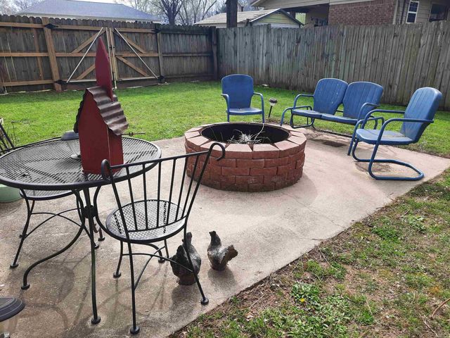 305 Stone Avenue, Mountain View, AR 72560