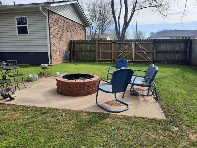 305 Stone Avenue, Mountain View, AR 72560