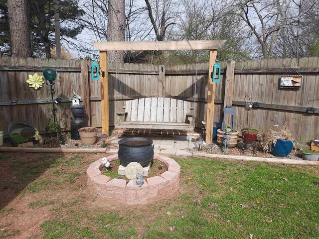 305 Stone Avenue, Mountain View, AR 72560