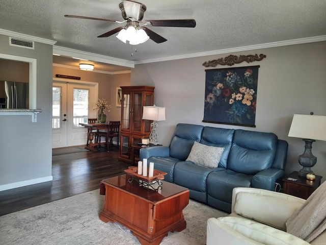 305 Stone Avenue, Mountain View, AR 72560