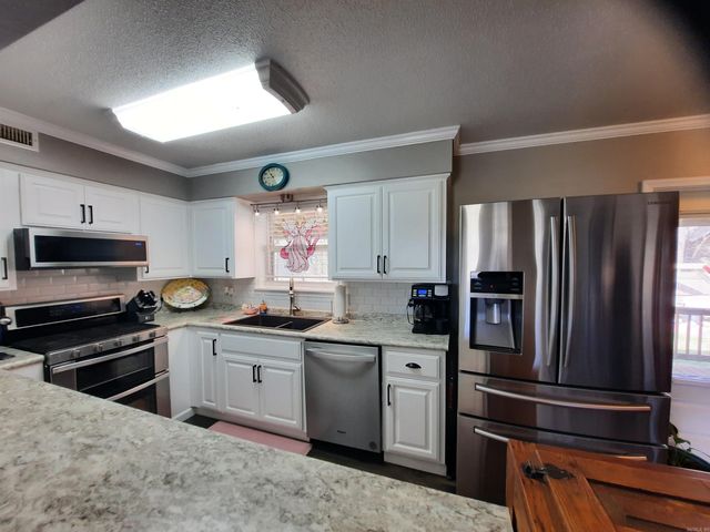 305 Stone Avenue, Mountain View, AR 72560