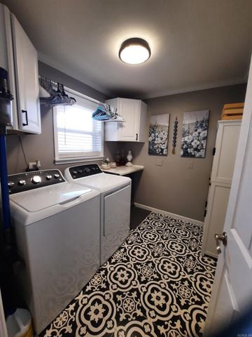 305 Stone Avenue, Mountain View, AR 72560