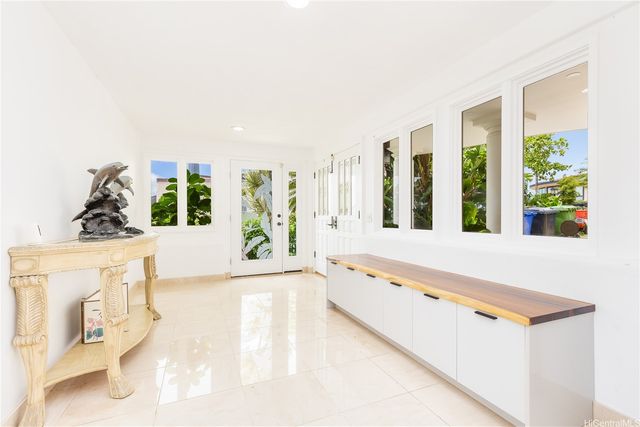 869 Ikena Circle, Honolulu, HI 96821
