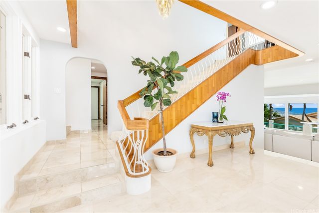 869 Ikena Circle, Honolulu, HI 96821