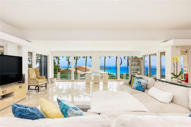 869 Ikena Circle, Honolulu, HI 96821