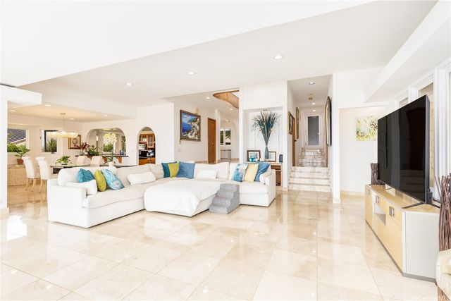 869 Ikena Circle, Honolulu, HI 96821
