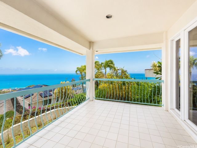 869 Ikena Circle, Honolulu, HI 96821