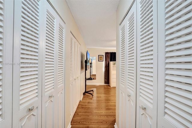 324 SE 10th St 208, Dania Beach, FL 33004