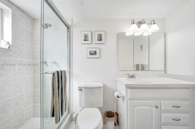 324 SE 10th St 208, Dania Beach, FL 33004