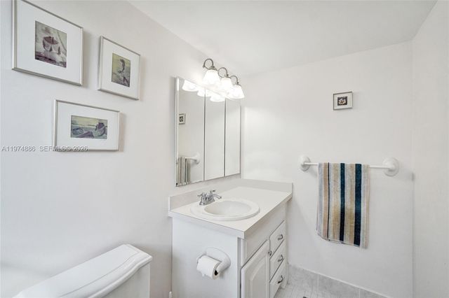 324 SE 10th St 208, Dania Beach, FL 33004