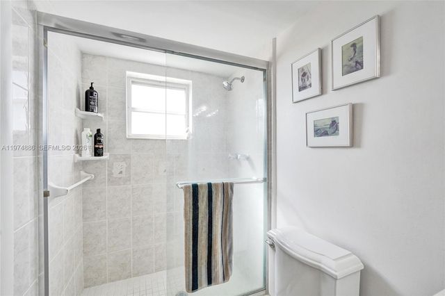 324 SE 10th St 208, Dania Beach, FL 33004