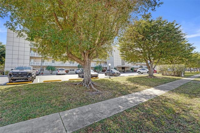 324 SE 10th St 208, Dania Beach, FL 33004