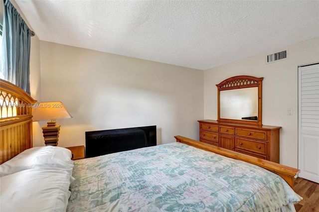 324 SE 10th St 208, Dania Beach, FL 33004