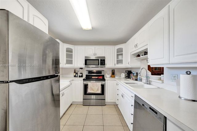 324 SE 10th St 208, Dania Beach, FL 33004