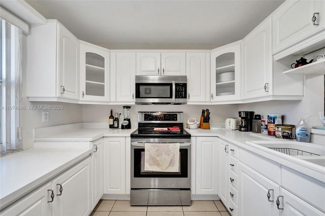 324 SE 10th St 208, Dania Beach, FL 33004