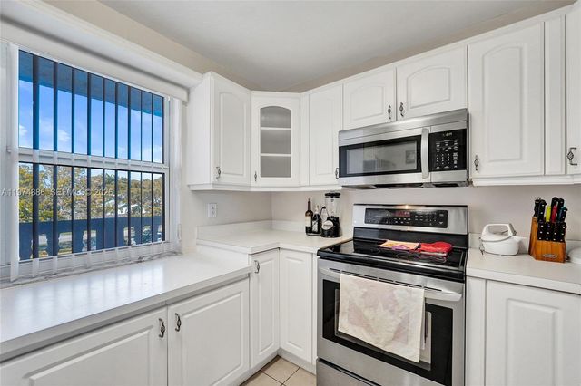 324 SE 10th St 208, Dania Beach, FL 33004