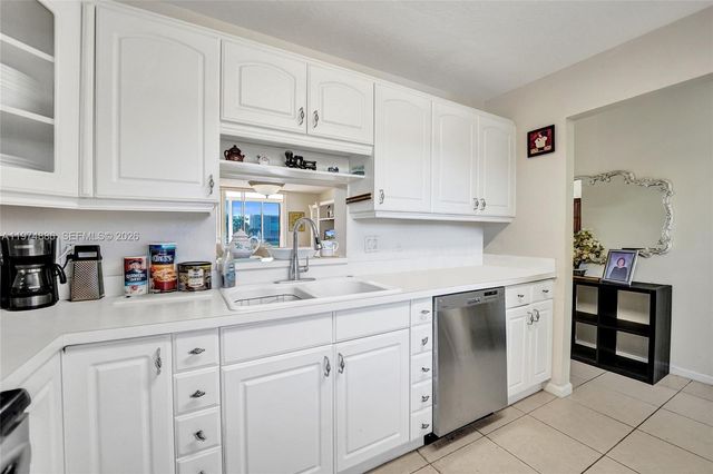 324 SE 10th St 208, Dania Beach, FL 33004