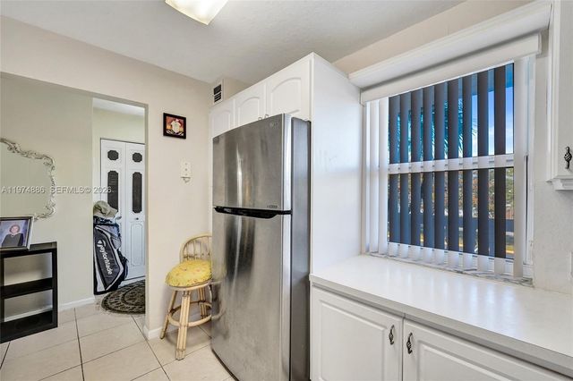 324 SE 10th St 208, Dania Beach, FL 33004