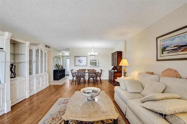 324 SE 10th St 208, Dania Beach, FL 33004