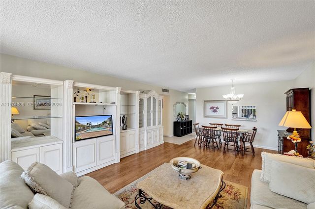 324 SE 10th St 208, Dania Beach, FL 33004