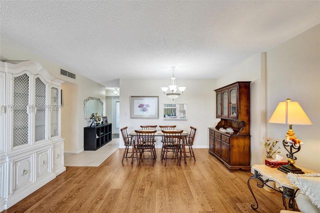 324 SE 10th St 208, Dania Beach, FL 33004