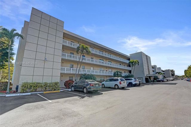 324 SE 10th St 208, Dania Beach, FL 33004