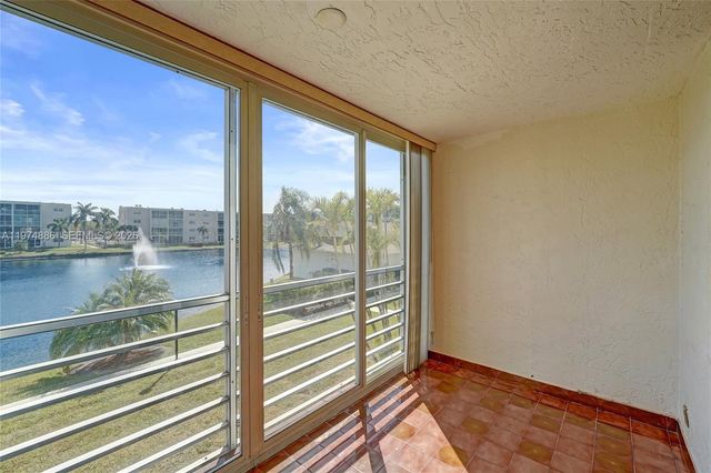 324 SE 10th St 208, Dania Beach, FL 33004