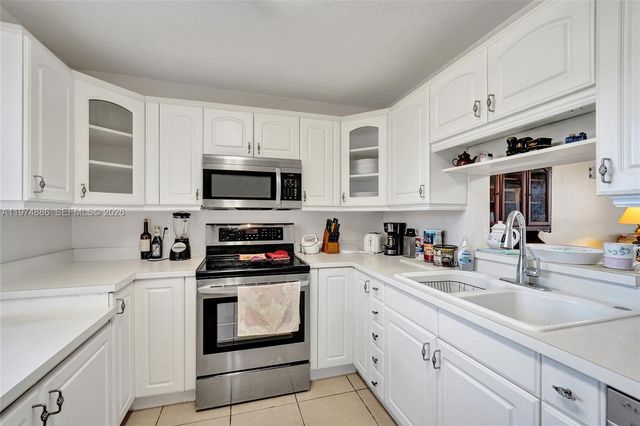 324 SE 10th St 208, Dania Beach, FL 33004