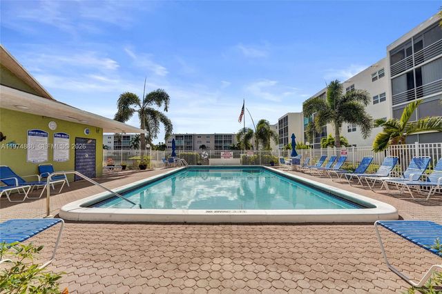 324 SE 10th St 208, Dania Beach, FL 33004