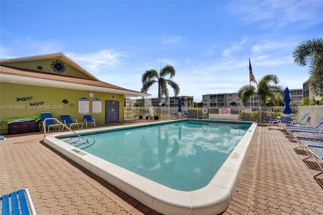 324 SE 10th St 208, Dania Beach, FL 33004