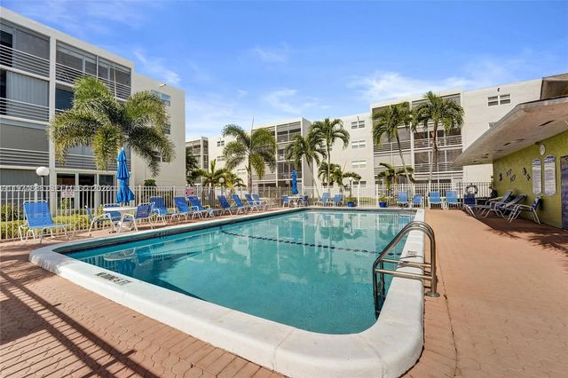 324 SE 10th St 208, Dania Beach, FL 33004